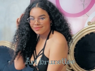 Ari_brunettee