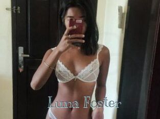 Luna_Foster
